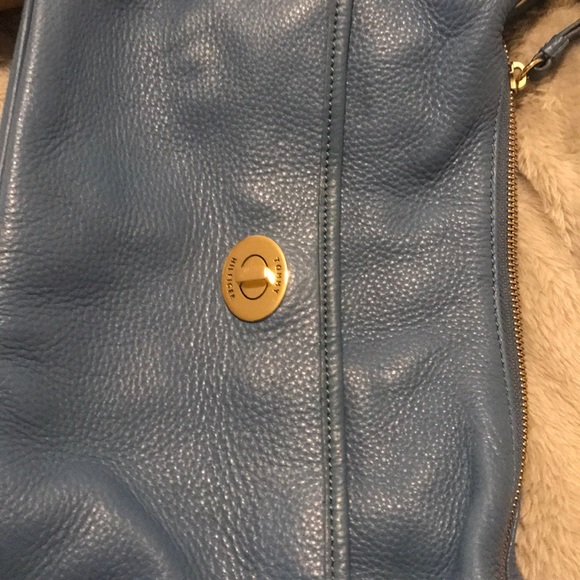 Tommy Hilfiger double purse pack⬇️Price Drop⬇️ - Picture 3 of 8